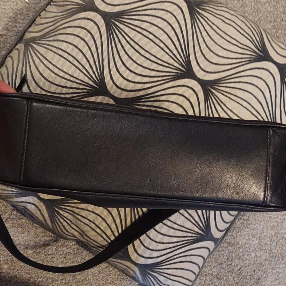 Eitenne Aigner Black Genuine Leather Handbag 👜 - Picture 6 of 9